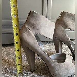 🩶 Gray Suede Zipper Ankle Strap Heels